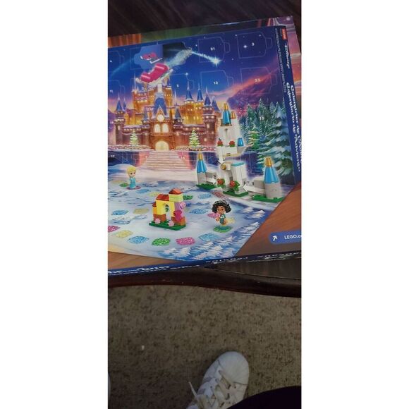 NEW IN BOX COLLECTIBLE LEGO DISNEY 2024 ADVENT CALENDAR AND PLAY SET - Picture 6 of 7